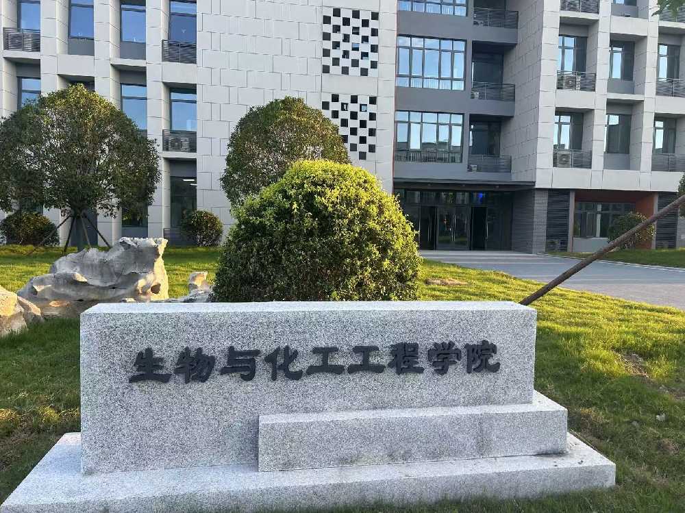 鄯善县扬州职业大学体育场高杆灯项目